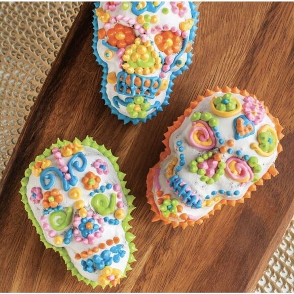 NWOB Nordic Ware Skull 6 Cakelet Bakeware Halloween, Day Of The Dead - Picture 10 of 12